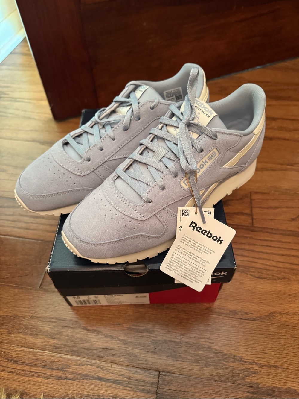 Reebok Men's Light Gray Suede Retro Sneakers light Blue